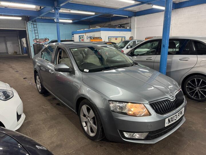 Skoda Octavia 2.0 TDI Elegance DSG Euro 5 (s/s) 5dr