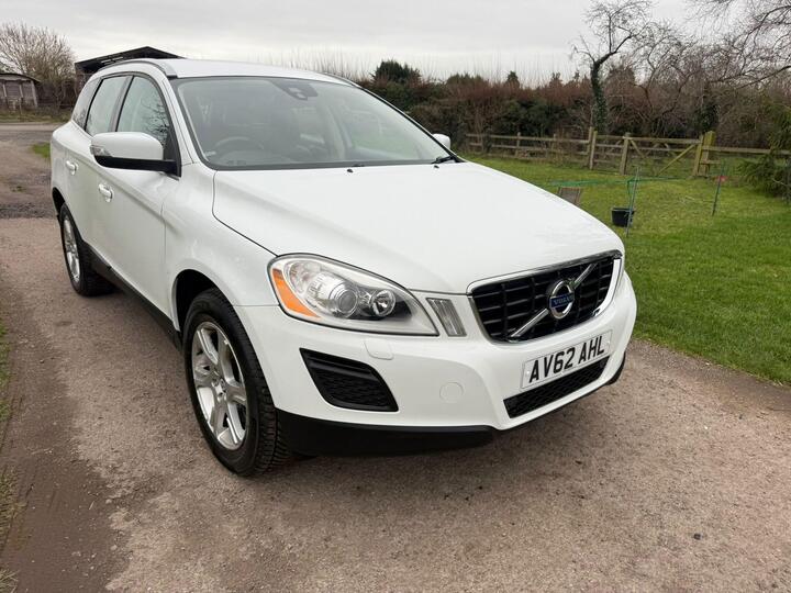 Volvo XC60 2.4 D5 SE Lux Nav AWD Euro 5 (s/s) 5dr
