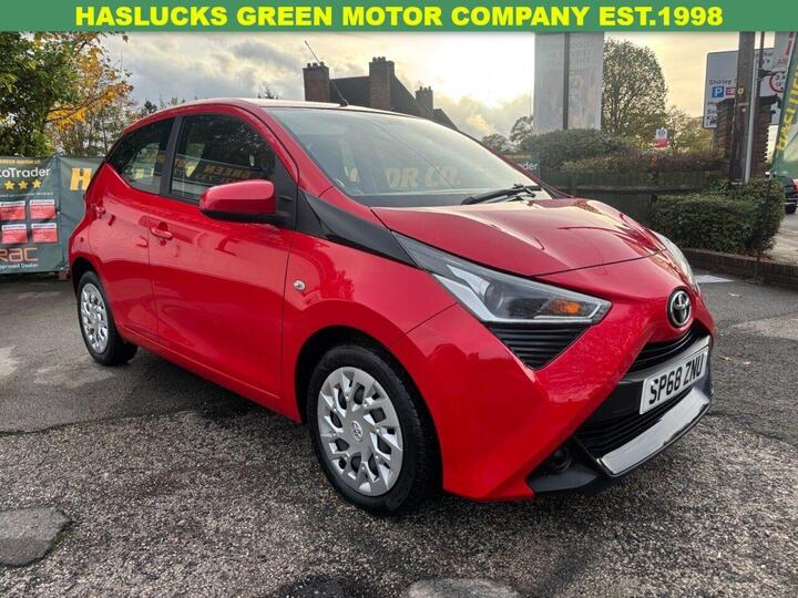 Toyota AYGO 1.0 VVT-i X-play Euro 6 5dr Toyota AYGO 1.0 VVT-i X-play Euro 6 5dr