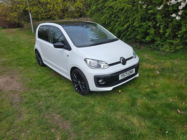 Volkswagen Up! 1.0 R-Line Euro 6 (s/s) 5dr Volkswagen Up! 1.0 R-Line Euro 6 (s/s) 5dr