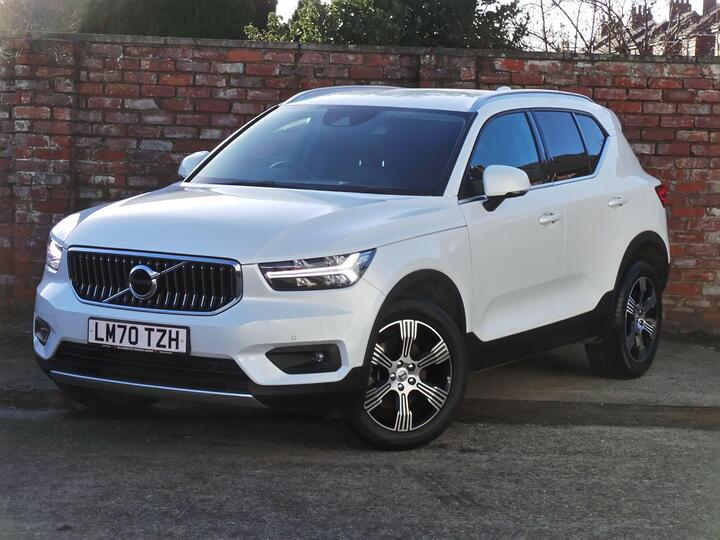 Volvo XC40 2.0 B4 MHEV Inscription Auto Euro 6 (s/s) 5dr