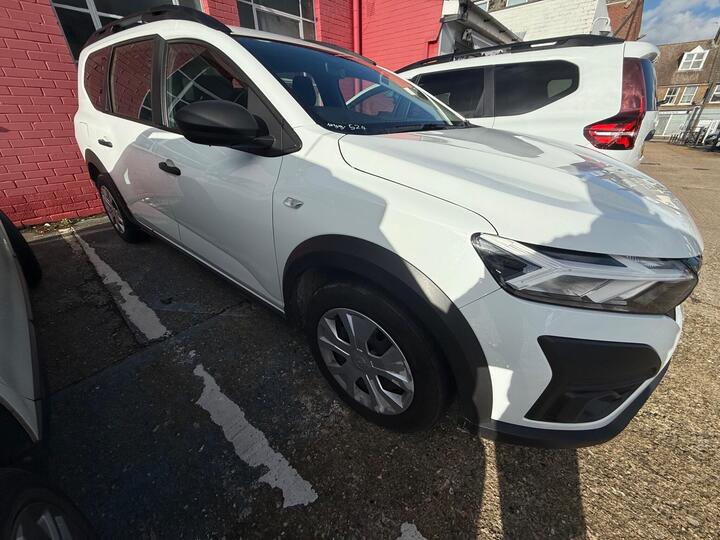 Dacia Jogger 1.0 TCe Essential Euro 6 (s/s) 5dr Dacia Jogger 1.0 TCe Essential Euro 6 (s/s) 5dr