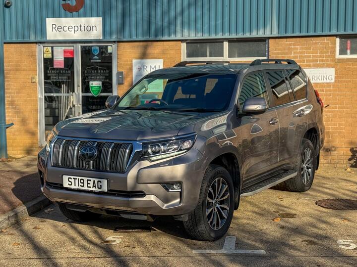 Toyota Land Cruiser 2.8D Invincible Auto 4WD Euro 6 5dr (7 Seat)