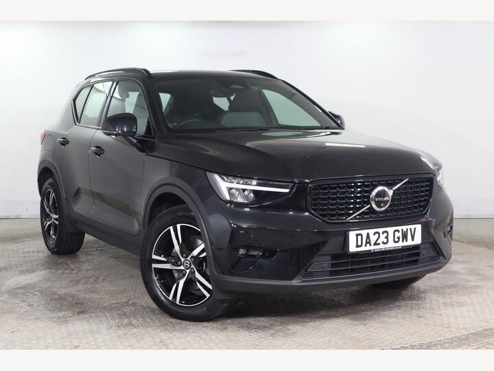 Volvo XC40 2.0 B3 MHEV Plus Dark DCT Auto Euro 6 (s/s) 5dr