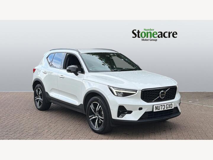 Volvo XC40 2.0 B3 MHEV Plus Dark DCT Auto Euro 6 (s/s) 5dr