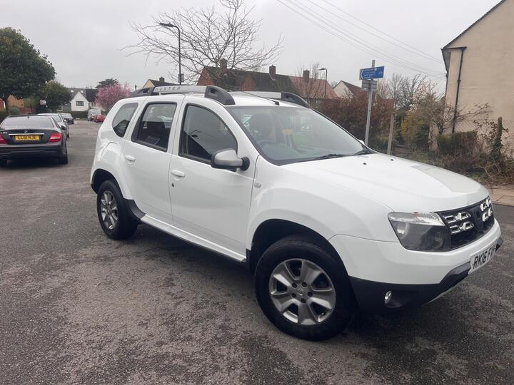 Dacia Duster 1.5 DCi Laureate 4WD Euro 6 (s/s) 5dr Dacia Duster 1.5 DCi Laureate 4WD Euro 6 (s/s) 5dr