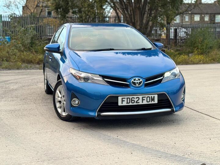 Toyota Auris 1.4 D-4D Icon Euro 5 (s/s) 5dr Toyota Auris 1.4 D-4D Icon Euro 5 (s/s) 5dr