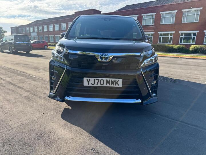 Toyota Voxy Toyota Voxy 1.8 Hybrid
