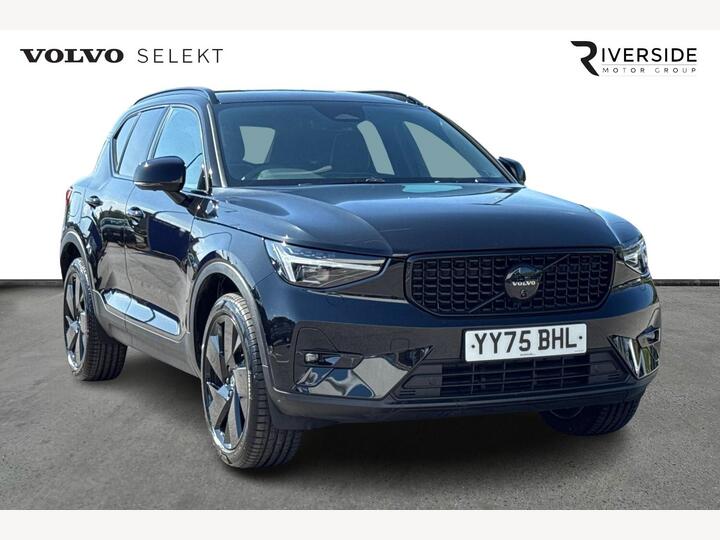 Volvo XC40 2.0 B3 MHEV Plus Pro Black Edition DCT Auto Euro 6 (s/s) 5dr