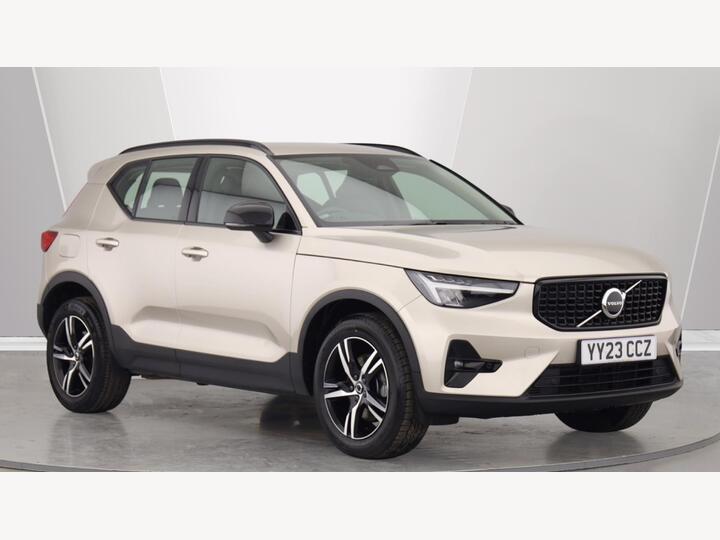 Volvo XC40 2.0 B3 MHEV Plus Dark DCT Auto Euro 6 (s/s) 5dr