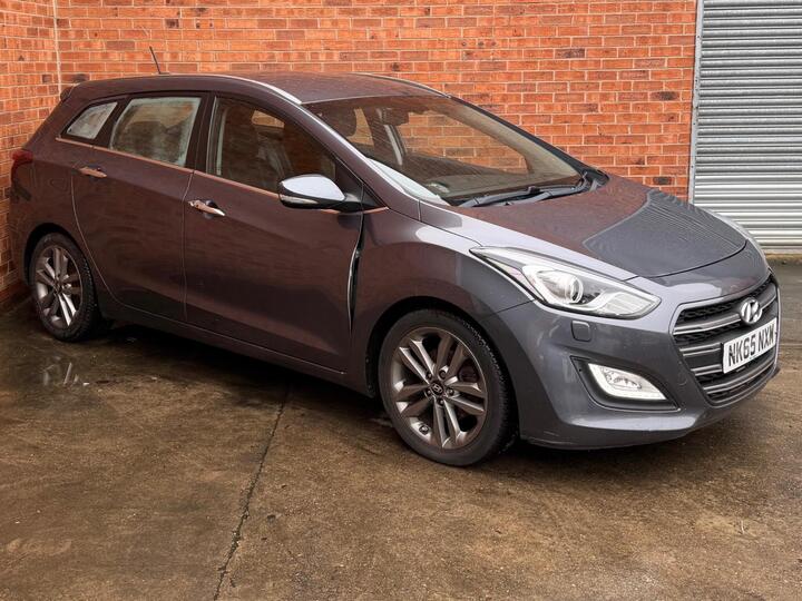Hyundai I30 1.6 CRDi Blue Drive Premium Tourer DCT Euro 6 (s/s) 5dr Hyundai I30 1.6 CRDi Blue Drive Premium Tourer DCT Euro 6 (s/s) 5dr