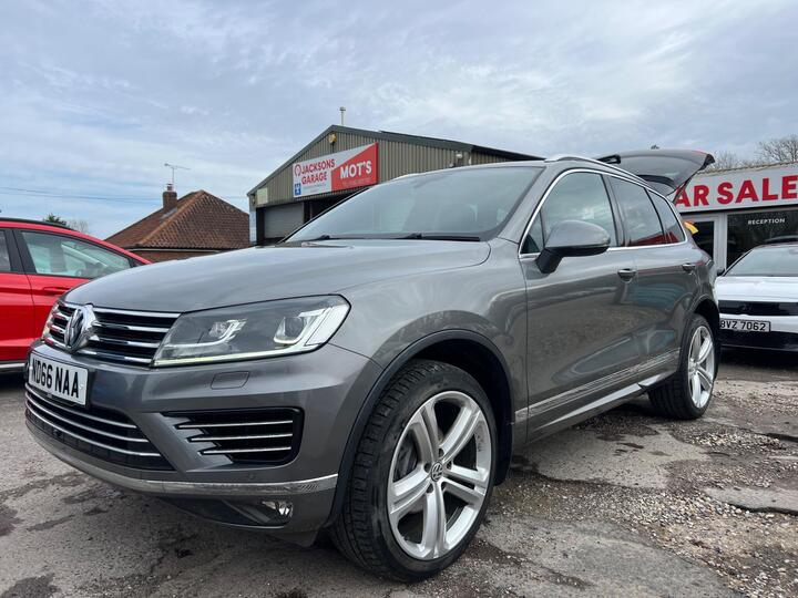 Volkswagen Touareg 3.0 TDI V6 BlueMotion Tech R-Line Plus Tiptronic 4WD Euro 6 (s/s) 5dr