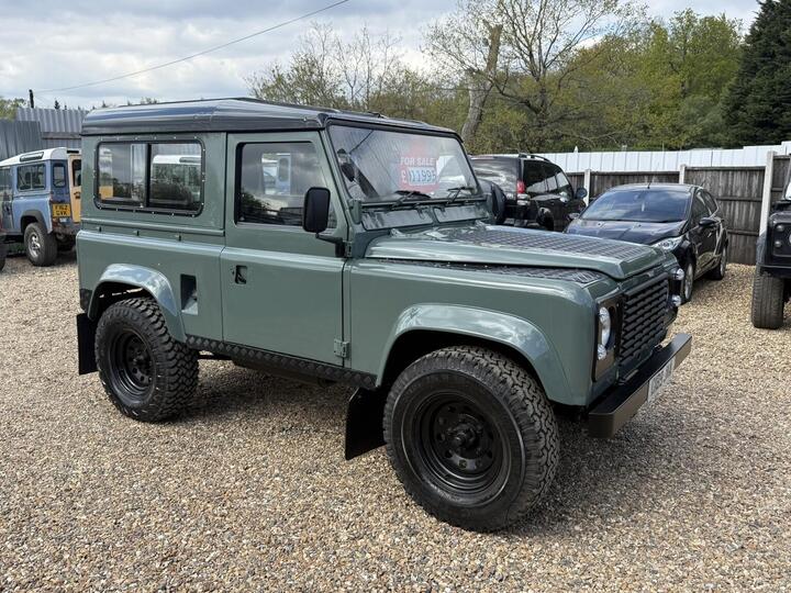 Land Rover DEFENDER 90 2.5 TD Station Wagon 4X4 3dr Land Rover DEFENDER 90 2.5 TD Station Wagon 4X4 3dr