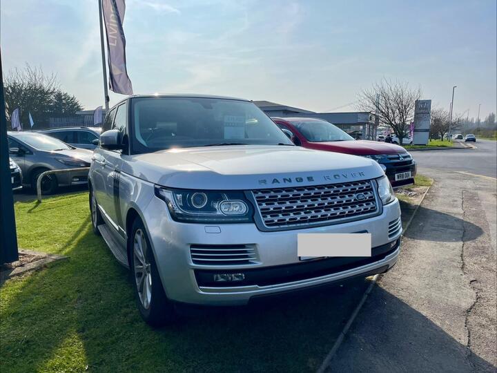 Land Rover Range Rover 3.0 TD V6 Vogue Auto 4WD Euro 6 (s/s) 5dr Land Rover Range Rover 3.0 TD V6 Vogue Auto 4WD Euro 6 (s/s) 5dr