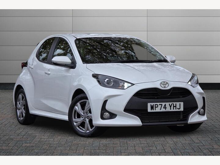 Toyota Yaris 1.5 VVT-h Icon E-CVT Euro 6 (s/s) 5dr Toyota Yaris 1.5 VVT-h Icon E-CVT Euro 6 (s/s) 5dr