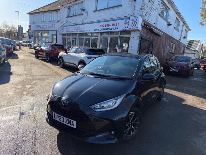 Toyota Yaris 1.5 VVT-h Design E-CVT Euro 6 (s/s) 5dr