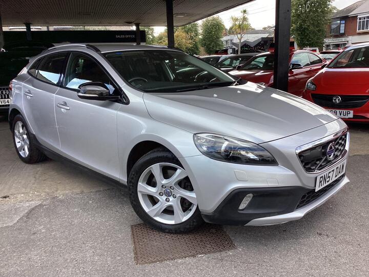 Volvo V40 Cross Country 2.0 D3 Lux Nav Geartronic Euro 5 (s/s) 5dr Volvo V40 Cross Country 2.0 D3 Lux Nav Geartronic Euro 5 (s/s) 5dr