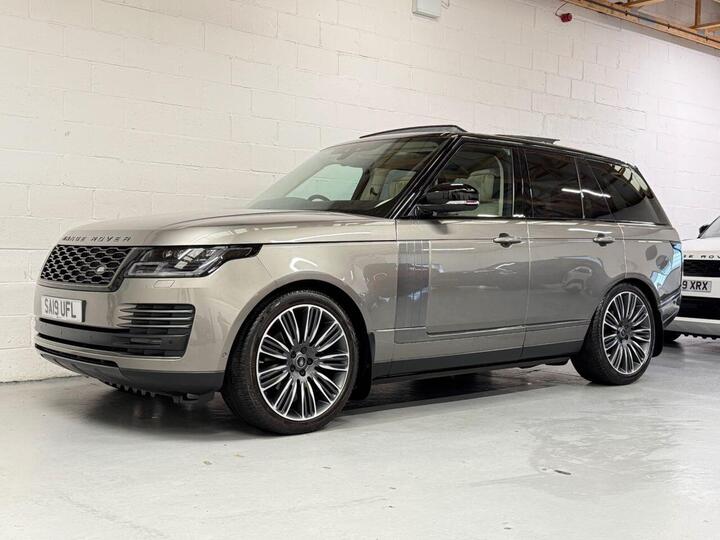 Land Rover RANGE ROVER 3.0 SD V6 Autobiography Auto 4WD Euro 6 (s/s) 5dr Land Rover RANGE ROVER 3.0 SD V6 Autobiography Auto 4WD Euro 6 (s/s) 5dr