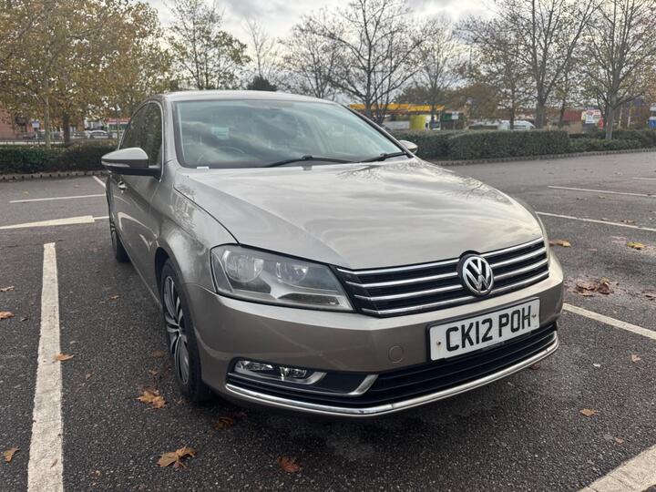 Volkswagen Passat 2.0 TDI BlueMotion Tech Sport Euro 5 (s/s) 4dr Volkswagen Passat 2.0 TDI BlueMotion Tech Sport Euro 5 (s/s) 4dr