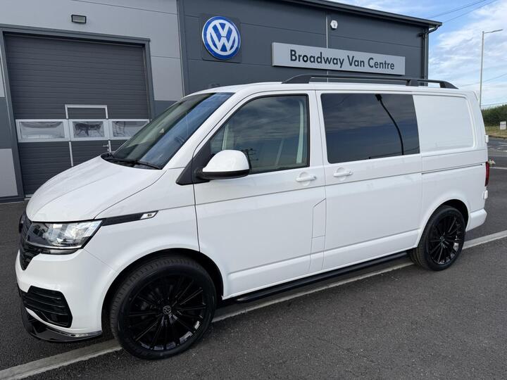 Volkswagen Transporter Volkswagen Transporter 2.0 TDI 6 Seat Kombi Startline 5dr Diesel Manual SWB In Candy White - Euro 6