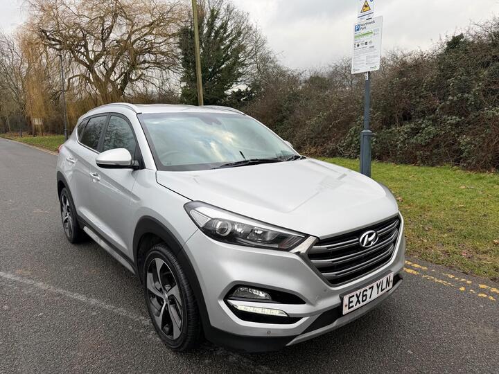 Hyundai TUCSON 1.7 CRDi Blue Drive Premium DCT Euro 6 (s/s) 5dr Hyundai TUCSON 1.7 CRDi Blue Drive Premium DCT Euro 6 (s/s) 5dr