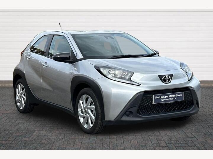 Toyota AYGO X 1.0 VVT-i Pure Euro 6 (s/s) 5dr Toyota AYGO X 1.0 VVT-i Pure Euro 6 (s/s) 5dr