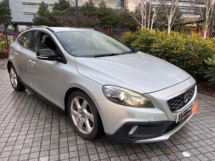 Volvo V40 Cross Country 1.6 D2 Lux Euro 5 (s/s) 5dr Volvo V40 Cross Country 1.6 D2 Lux Euro 5 (s/s) 5dr