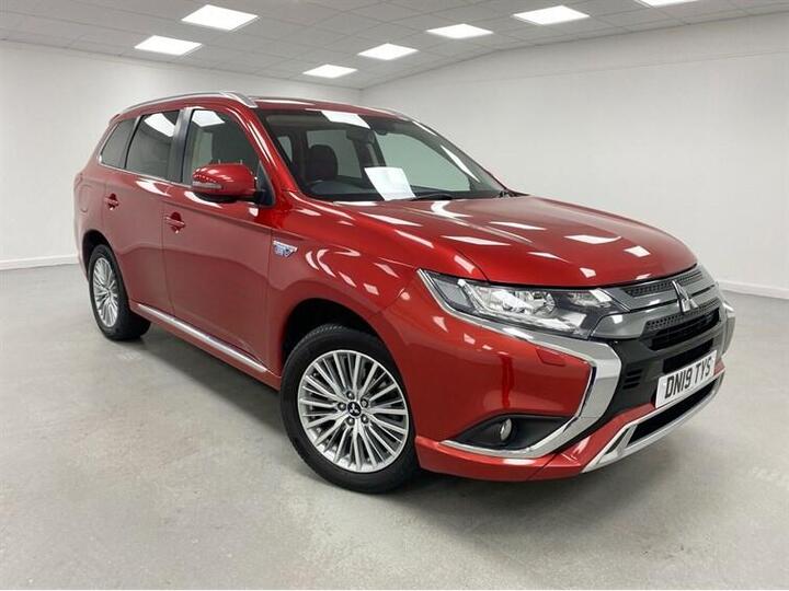 Mitsubishi OUTLANDER 2.4h TwinMotor 13.8kWh Juro CVT 4WD Euro 6 (s/s) 5dr Mitsubishi OUTLANDER 2.4h TwinMotor 13.8kWh Juro CVT 4WD Euro 6 (s/s) 5dr