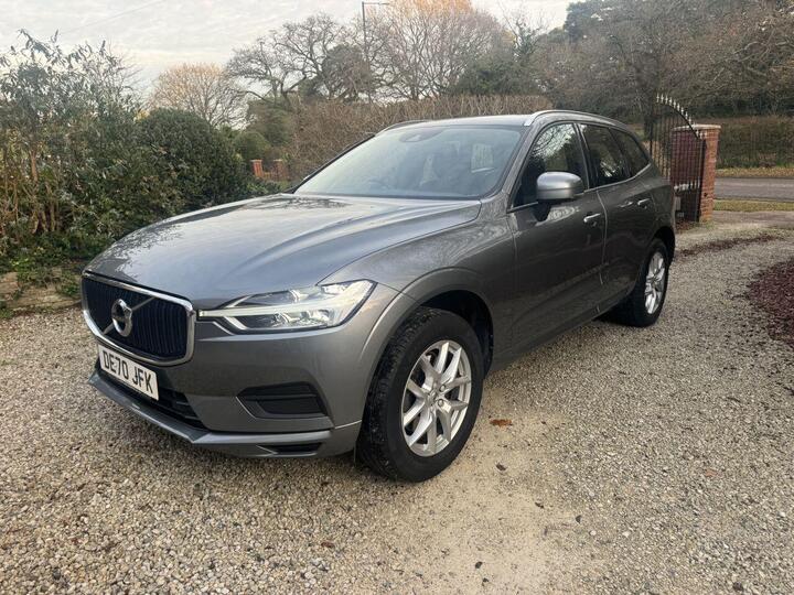 Volvo XC60 2.0 B5 MHEV Momentum Auto Euro 6 (s/s) 5dr