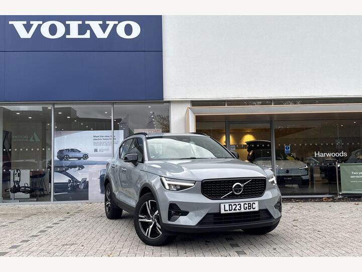Volvo XC40 2.0 B4 MHEV Plus DCT Auto Euro 6 (s/s) 5dr