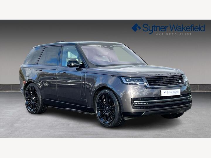 Land Rover RANGE ROVER 4.4 P530 V8 First Edition Auto 4WD Euro 6 (s/s) 5dr Land Rover RANGE ROVER 4.4 P530 V8 First Edition Auto 4WD Euro 6 (s/s) 5dr