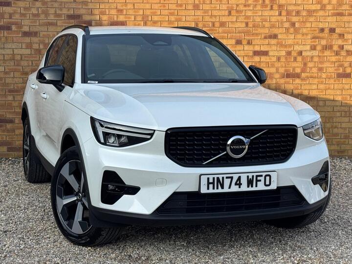 Volvo XC40 2.0 B4 MHEV Plus Dark DCT Auto Euro 6 (s/s) 5dr