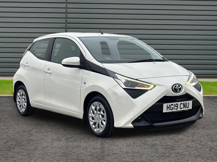 Toyota Aygo 1.0 VVT-i X-play Euro 6 5dr Toyota Aygo 1.0 VVT-i X-play Euro 6 5dr