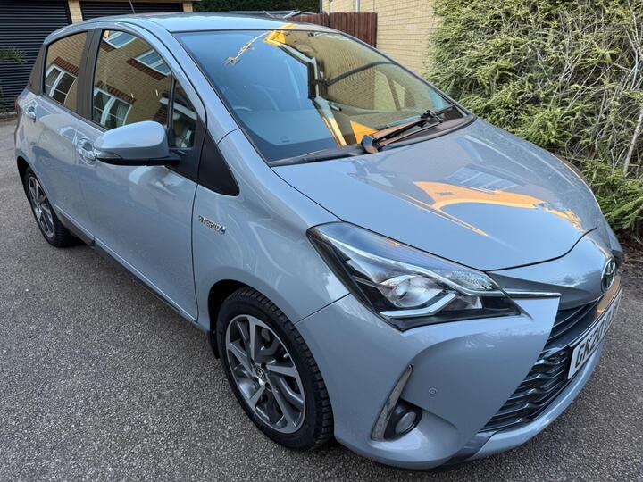 Toyota Yaris 1.5 VVT-h Y20 Bi-tone E-CVT Euro 6 (s/s) 5dr Toyota Yaris 1.5 VVT-h Y20 Bi-tone E-CVT Euro 6 (s/s) 5dr