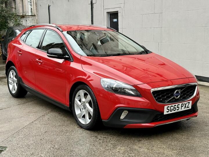 Volvo V40 CROSS COUNTRY 2.0 D2 Lux Euro 6 (s/s) 5dr Volvo V40 CROSS COUNTRY 2.0 D2 Lux Euro 6 (s/s) 5dr