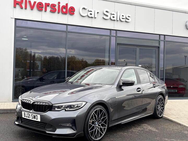 BMW 3 Series 2.0 330e 12kWh SE Pro Auto Euro 6 (s/s) 4dr BMW 3 Series 2.0 330e 12kWh SE Pro Auto Euro 6 (s/s) 4dr