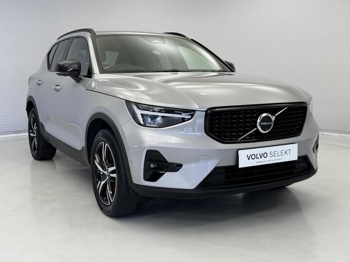 Volvo XC40 2.0 B3 MHEV Plus Dark DCT Auto Euro 6 (s/s) 5dr
