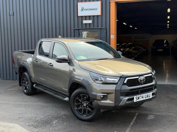 Toyota HI-LUX 2.8 D-4D-h Invincible X Auto 4WD Euro 6 4dr Toyota HI-LUX 2.8 D-4D-h Invincible X Auto 4WD Euro 6 4dr