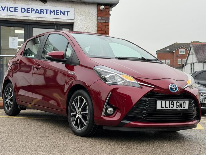 Toyota Yaris 1.5 VVT-h Icon Tech E-CVT Euro 6 (s/s) 5dr