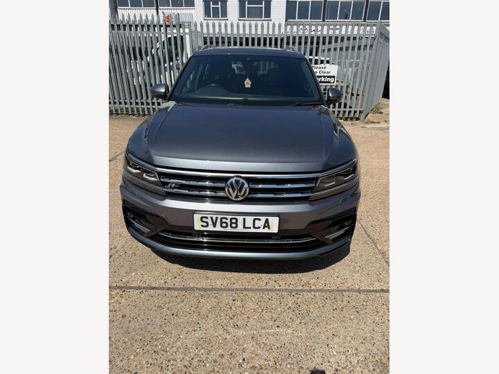 Volkswagen Tiguan Allspace 1.4 TSI R-Line DSG Euro 6 (s/s) 5dr Volkswagen Tiguan Allspace 1.4 TSI R-Line DSG Euro 6 (s/s) 5dr