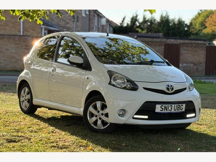 Toyota AYGO 1.0 VVT-i Fire Euro 5 5dr