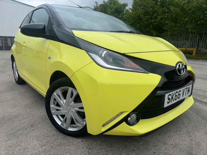 Toyota AYGO 1.0 VVT-i X-cite 3 Yellow Bi-Tone Euro 6 5dr