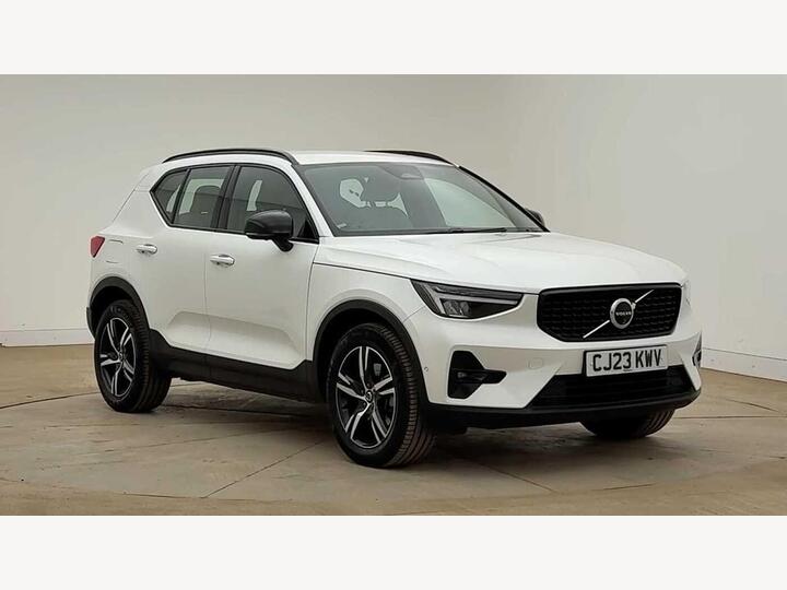 Volvo XC40 2.0 B3 MHEV Plus Dark DCT Auto Euro 6 (s/s) 5dr