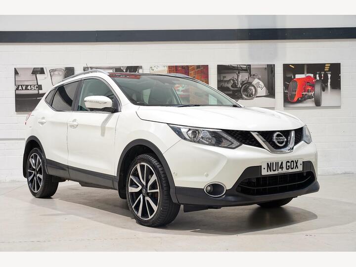 Nissan Qashqai 1.6 DCi Tekna 2WD Euro 5 (s/s) 5dr Nissan Qashqai 1.6 DCi Tekna 2WD Euro 5 (s/s) 5dr