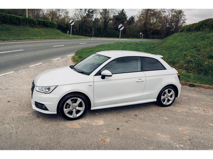 Audi A1 1.0 TFSI S Line Hatchback 3dr Petrol S Tronic Euro 6 (s/s) (Nav) (95 Ps)