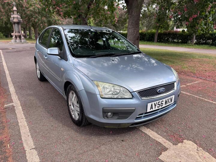 Ford Focus 1.6 Ghia 5dr