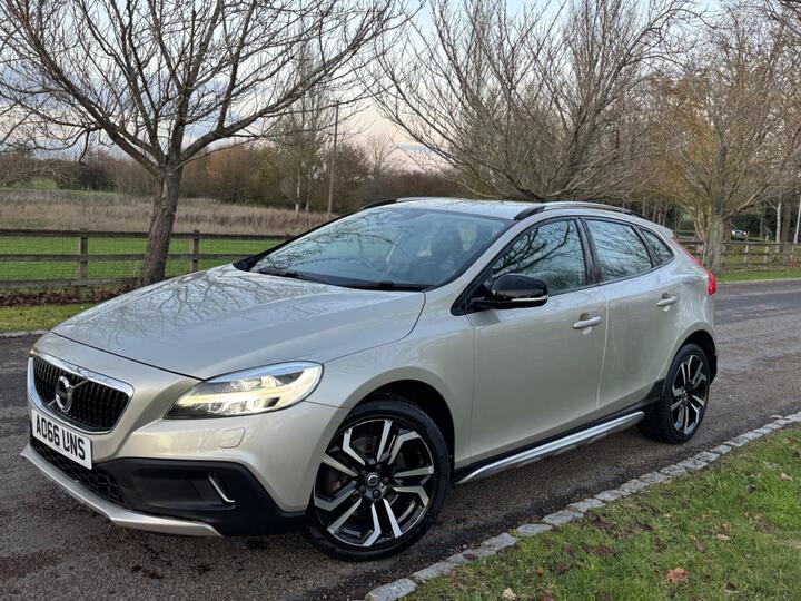 Volvo V40 Cross Country 2.0 D2 Pro Euro 6 (s/s) 5dr Volvo V40 Cross Country 2.0 D2 Pro Euro 6 (s/s) 5dr