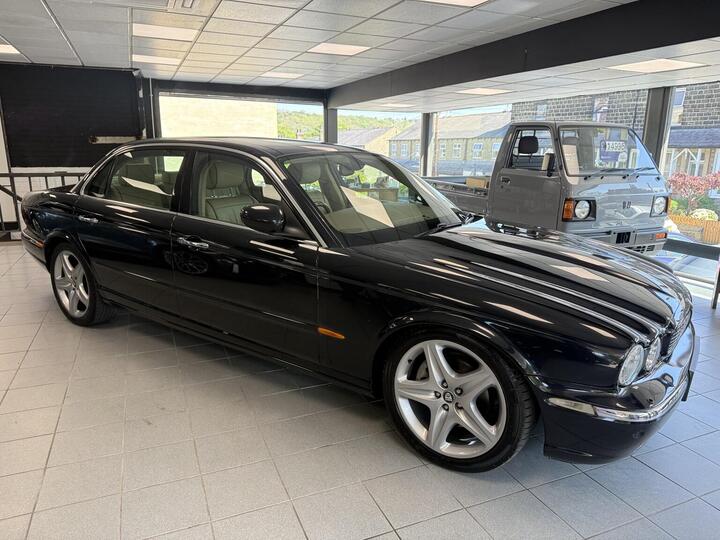 Jaguar XJ 4.2 XJ8 Sovereign LWB Saloon 4dr