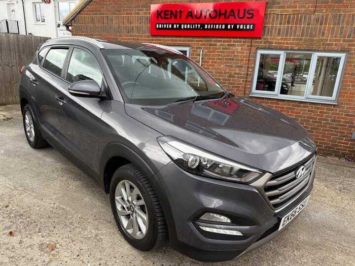 Hyundai TUCSON 2.0 CRDi SE Nav Auto 4WD Euro 6 5dr Hyundai TUCSON 2.0 CRDi SE Nav Auto 4WD Euro 6 5dr