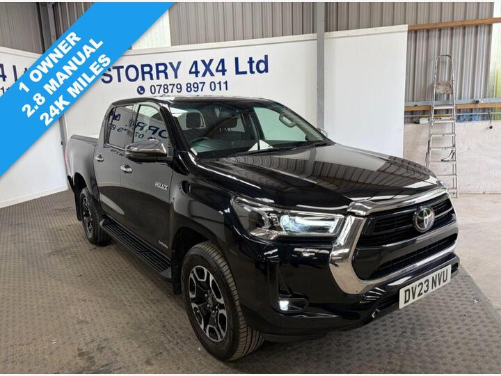 Toyota HI-LUX 2.8 D-4D Invincible 4WD Euro 6 (s/s) 4dr